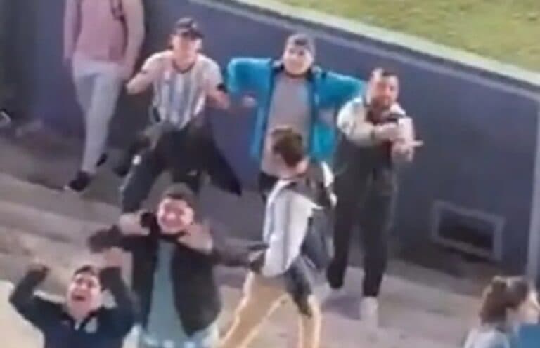 Torcedor do Racing é racista com torcedores do Flamengo na Libertadores