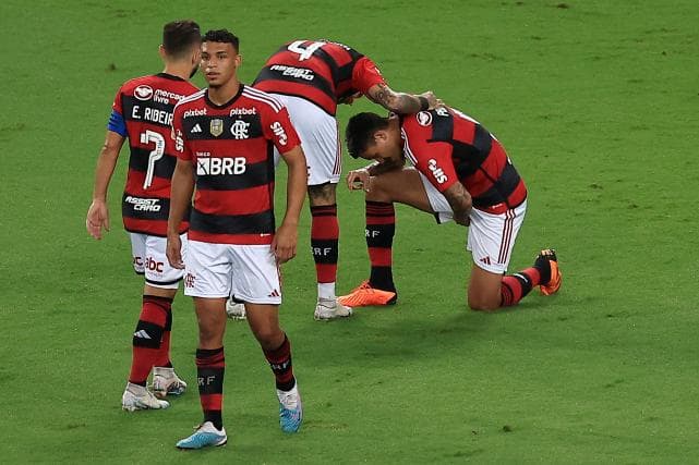 Victor Hugo afirma ter preocupação com lesão de Pedro