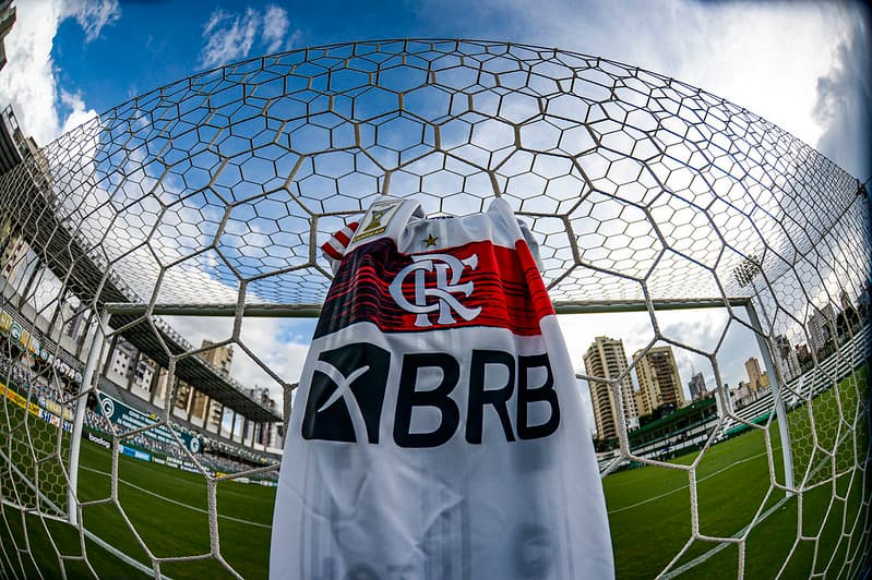O Flamengo encaminha renovação com o BRB com valores maiores que o atual, além de ter novas informações sobre Allan e De La Cruz