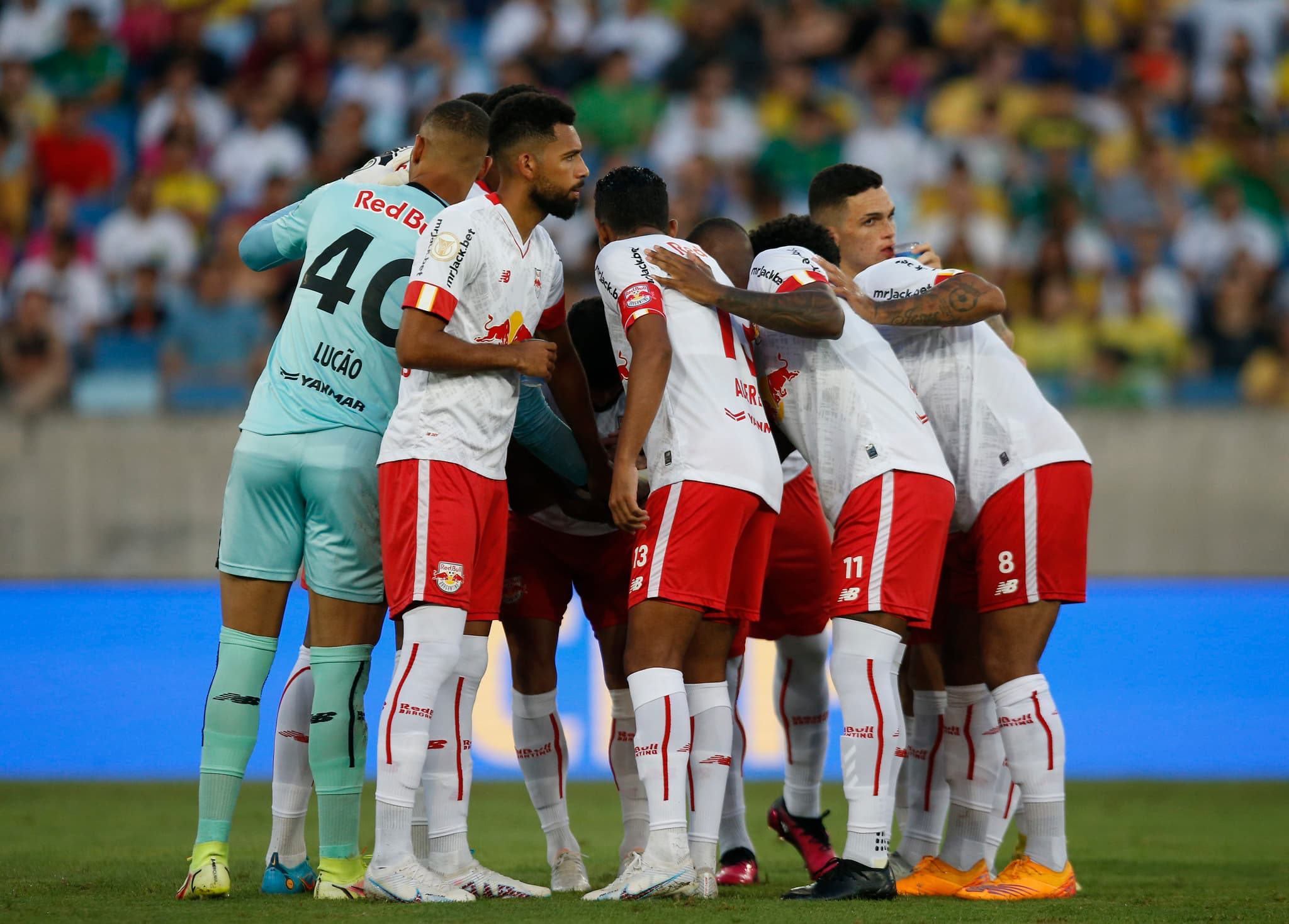 Bragantino, adversário do Flamengo, em ação pelo Brasileirão