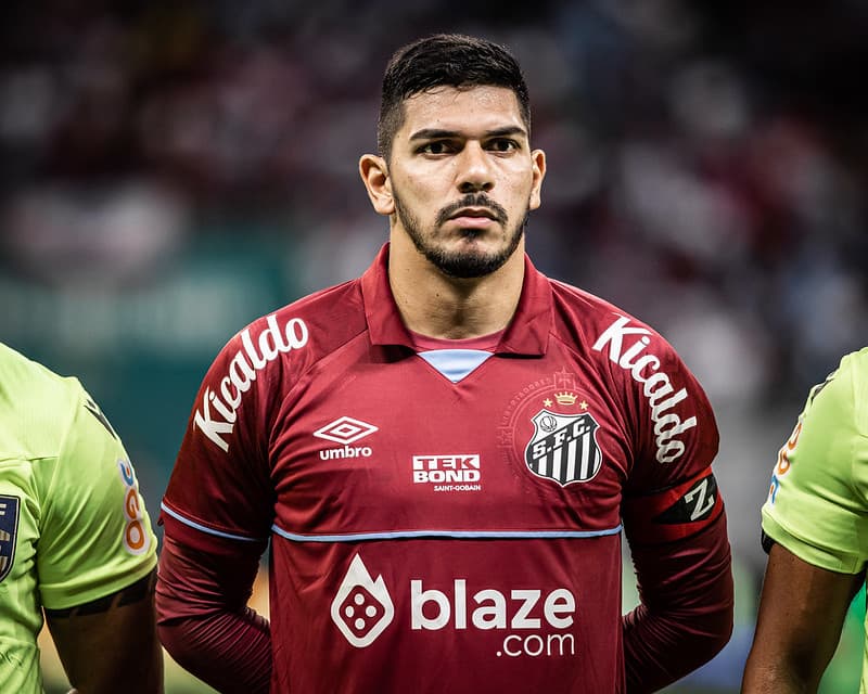 João Paulo, capitão do Santos, lamenta momento do Santos; time enfrenta o Flamengo no domingo