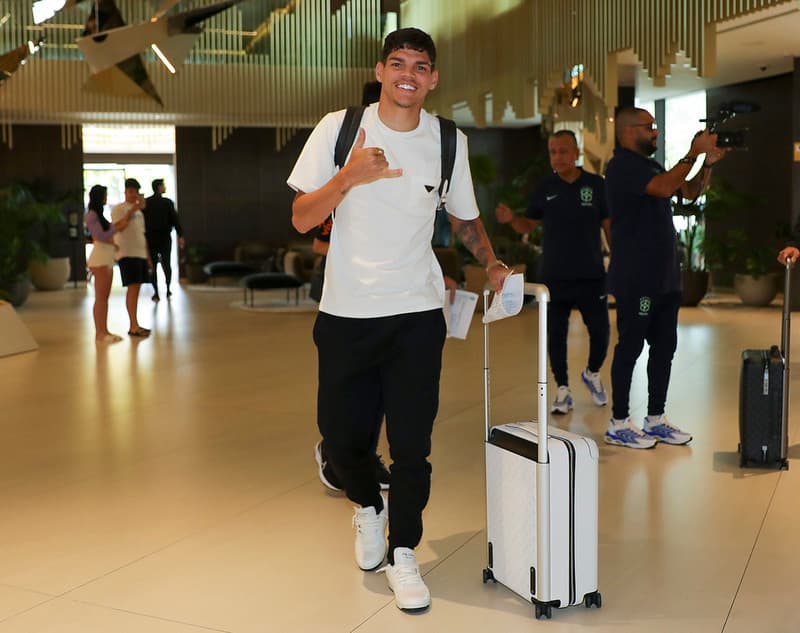 Alex Telles cita fase de Ayrton Lucas no Flamengo e exalta concorrente na Seleção