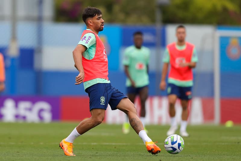 Lucas Paquetá em treino do Brasil