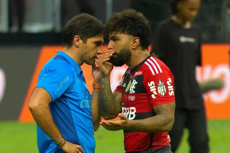 Abel Ferreira e Gabigol conversam durante Flamengo x Palmeiras