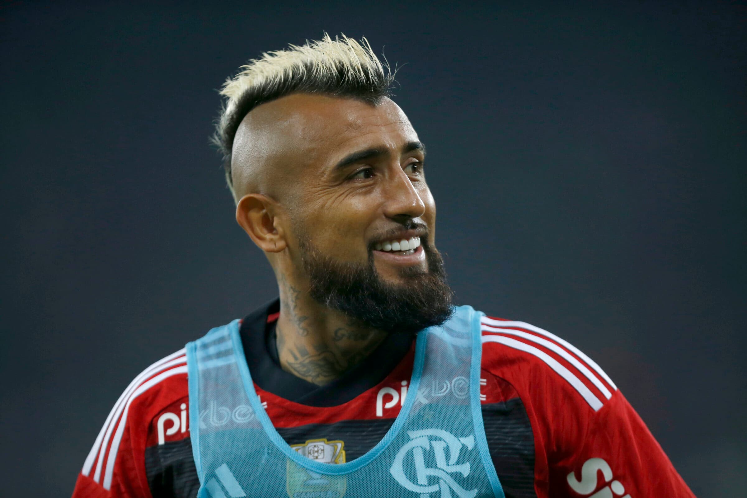 Vidal com a camisa do Flamengo; jogador está no Chile para disputa de amistoso