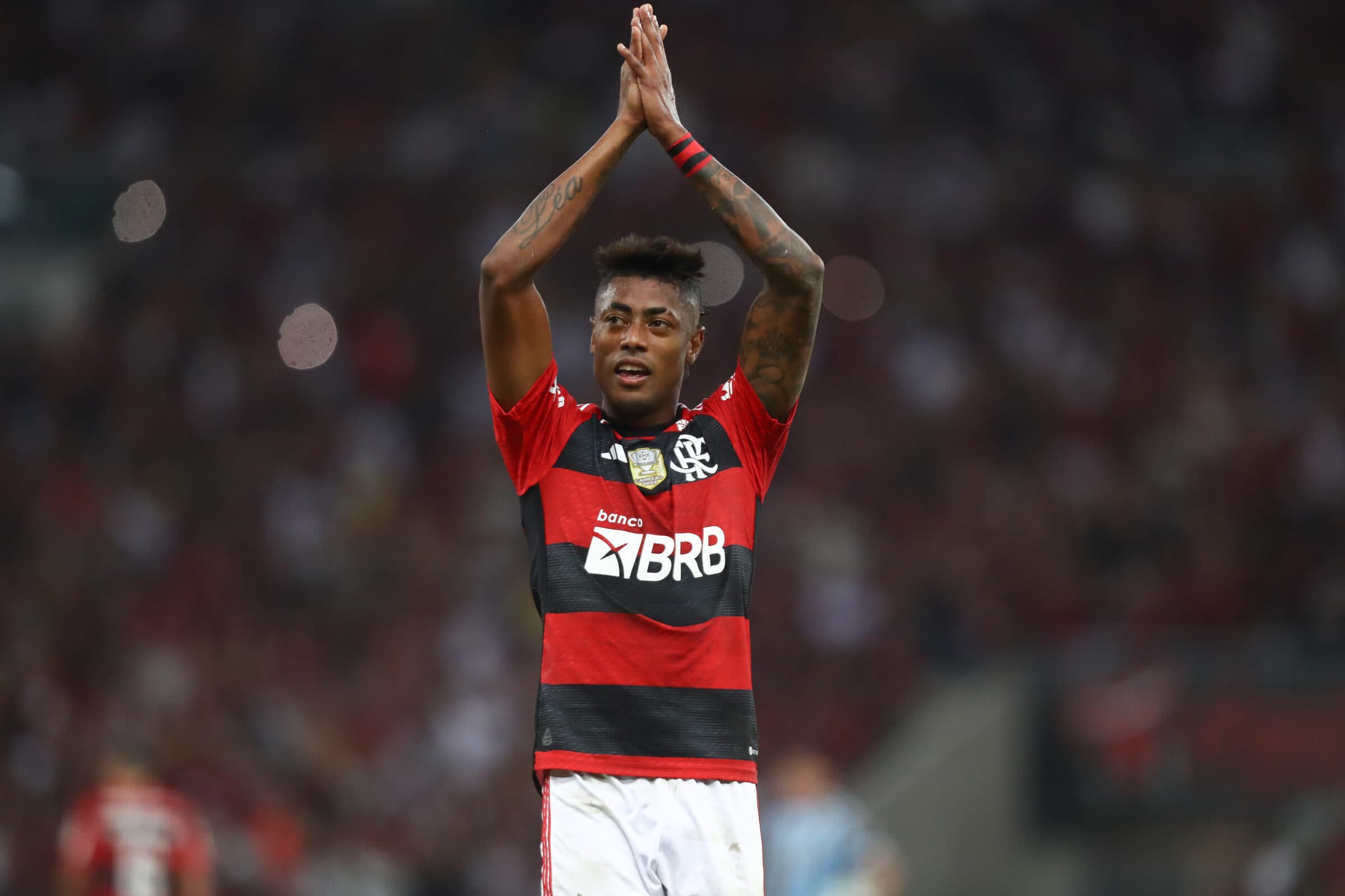 “Ó que beleza”: Bruno Henrique amplia recorde de gols de cabeça no Brasileiro