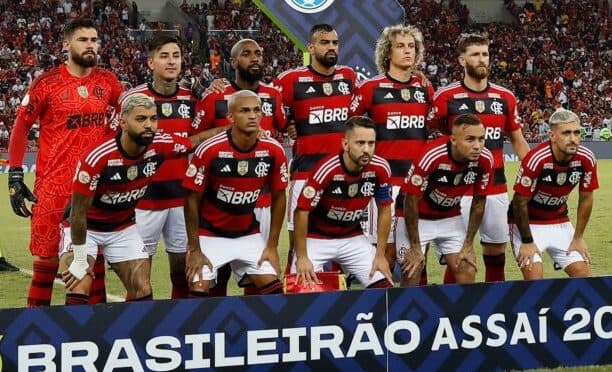 Ex-namorada de titular do Flamengo revela traição: 'Fui corna'