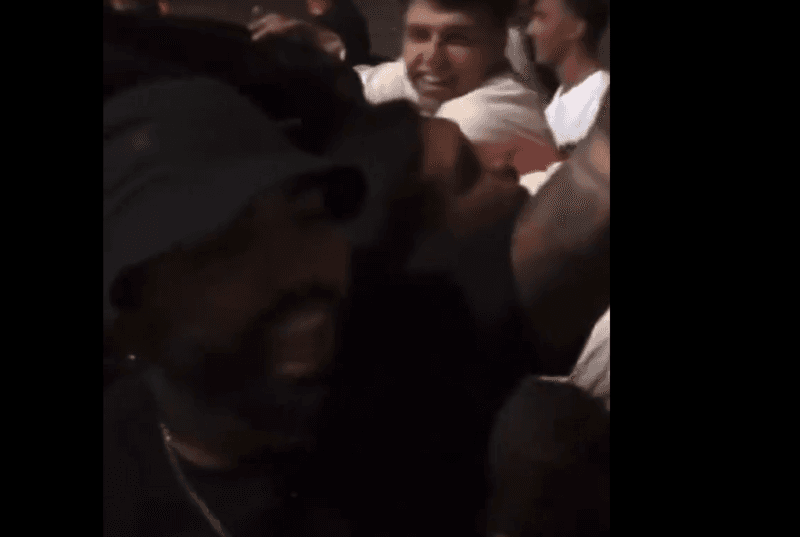 Vídeo de Gabigol cantando "Dezembro de 81" com torcedores do Flamengo viraliza nas redes