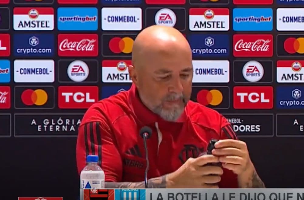 Jorge Sampaoli em coletiva do Flamengo