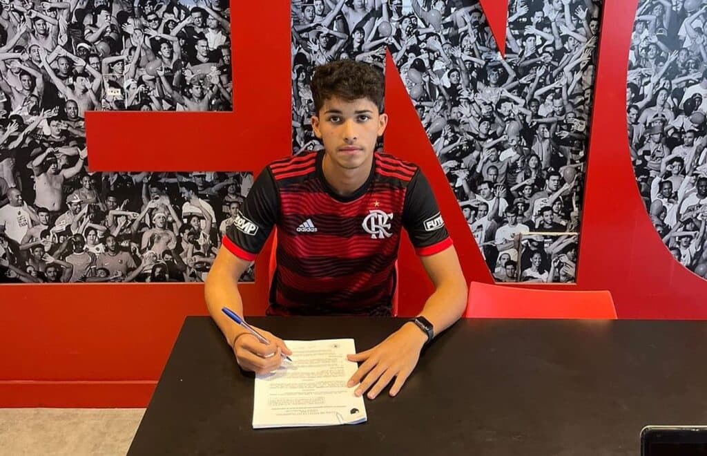 Pedro Lemos, zagueiro Sub-17 do Flamengo