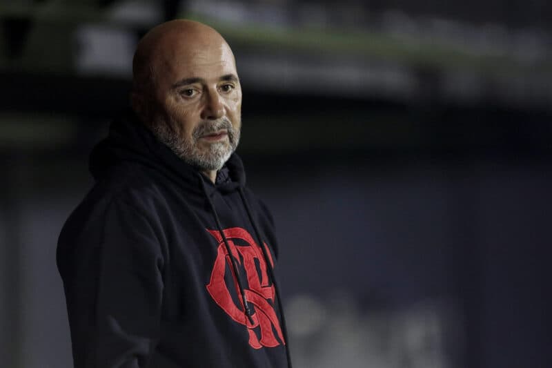 Jorge Sampaoli em jogo do Flamengo, torcida criticou treinador por optar po Thiago Maia na vaga de Ayrton Lucas