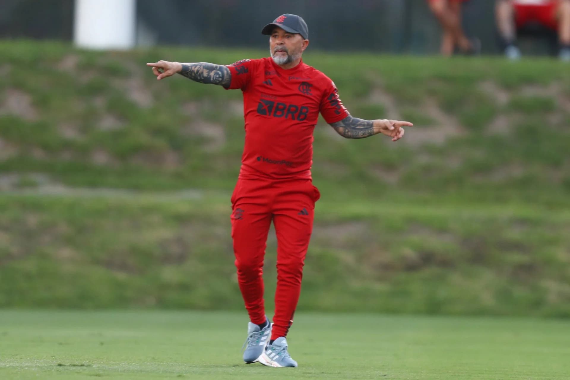 Sampaoli recebeu atualizações de Matheus França e Gabiol