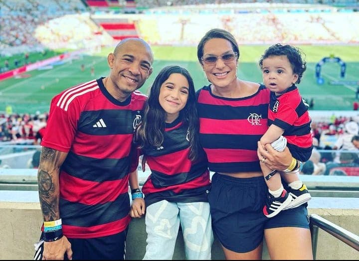José Aldo e família em jogo do Flamengo no Maracanã