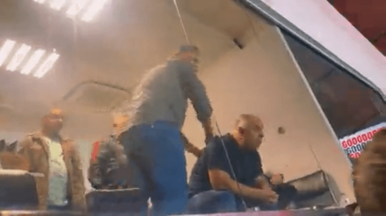 Torcedores brincam com estranha reação de Marcos Braz a gol de Arrascaeta