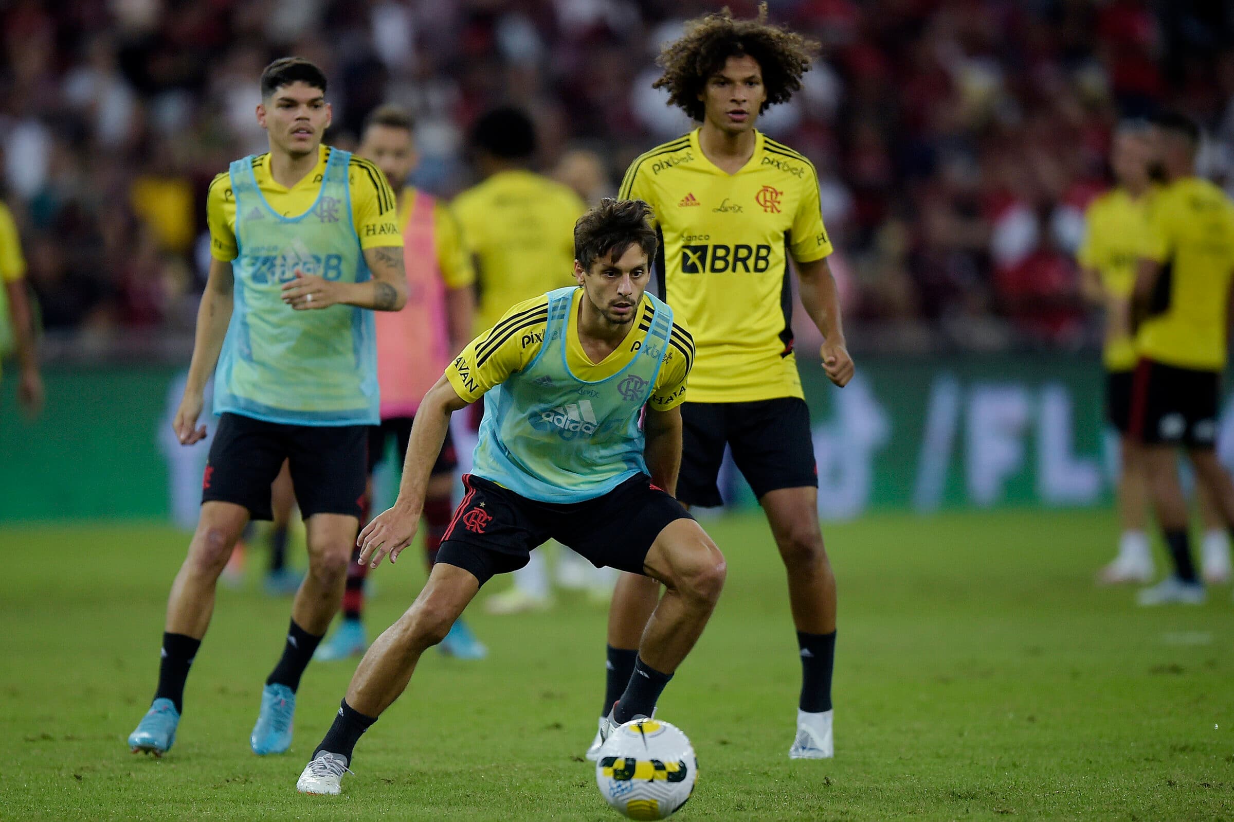 O zagueiro Rodrigo Caio, do Flamengo, mandou uma mensagem de apoio ao zagueiro Nino, que foi cortado da Seleção por conta de uma lesão