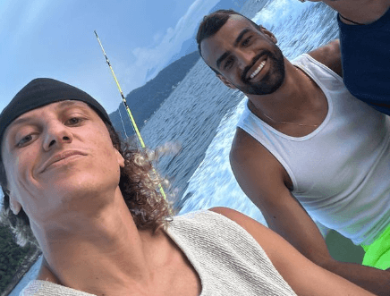 Durante a folga no Flamengo, David Luiz e Fabrício Bruno aproveitaram a Praia de Grumari, na Zona Oeste, com suas famílias. Veja fotos