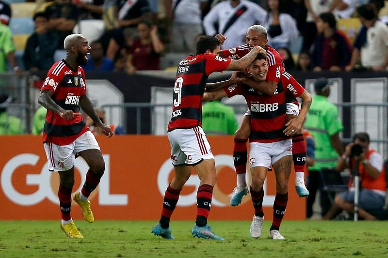 Flamengo vence o Vasco por 4 a 1 no Maracanã