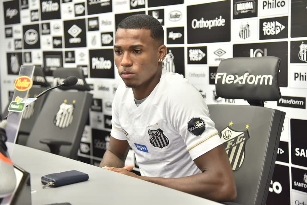 Jean Lucas, cria do Flamengo, que está perto de fechar com o Santos