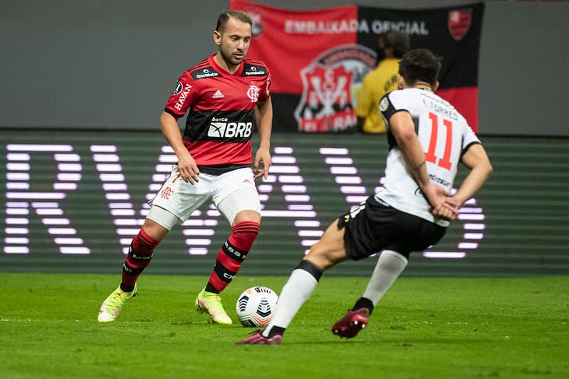 Everton Ribeiro em Flamengo x Olimpia