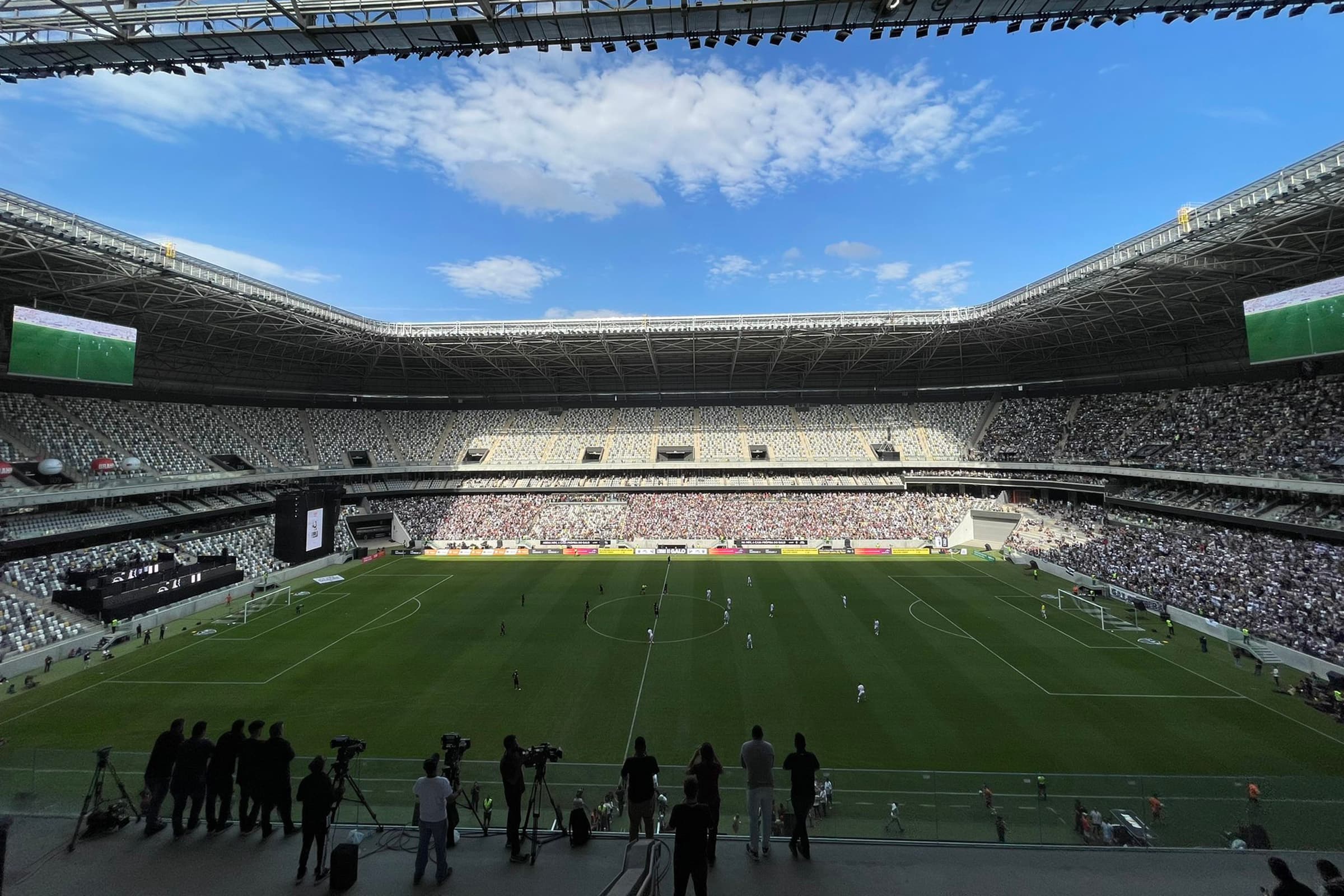 Dirigente do Atlético-MG admite que torcida não vai conseguir ver jogo em parte da Arena MRV,