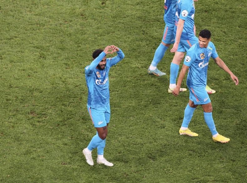 Wendel comemora gol pelo Zenit