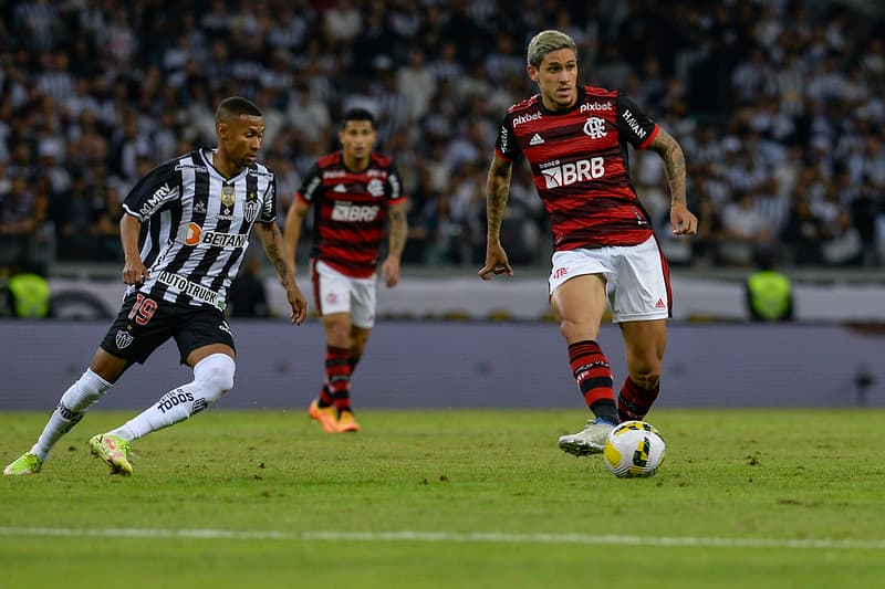 Pedro em jogo do Flamengo contra o Atlético-MG pelo Brasileirão 2022