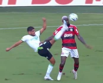 Árbitro relata em súmula xingamentos de Spindel após não expulsão de jogador do América-MG