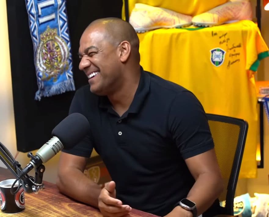 Rodrigo, ex-zagueiro do Vasco, fala sobre duelos contra o Flamengo e Guerrero