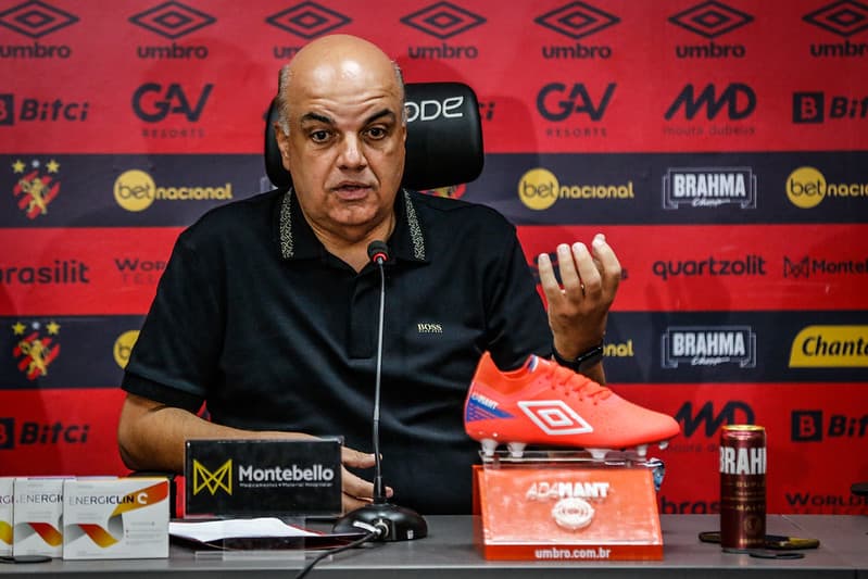 Presidente do Sport, Yuri Romão, em coletiva; mandatário criticou diferença financeira do Flamengo para outros clubes