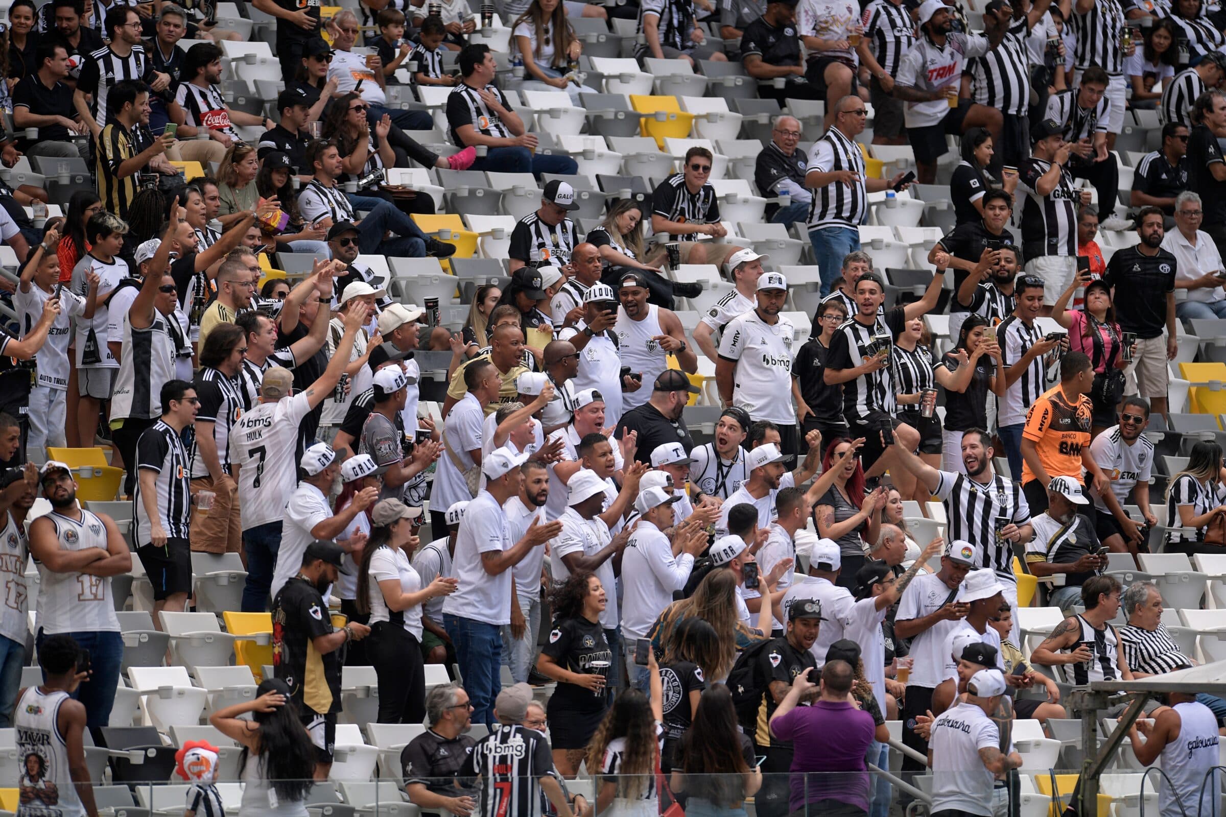 Torcida da Galoucura fez manifestação no CT do Atlético-MG antes do jogo contra o Flamengo