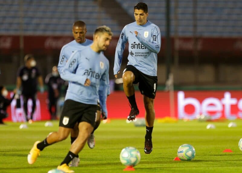 Arrascaeta faz lobby para vinda de De La Cruz, do River Plate para o Flamengo durante inauguração de sua loja de doces