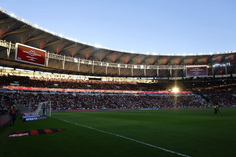Maracanã em dia de jogo do Flamengo; Após pedido da CBF, clube corre para instalar reconhecimento facial no estádio