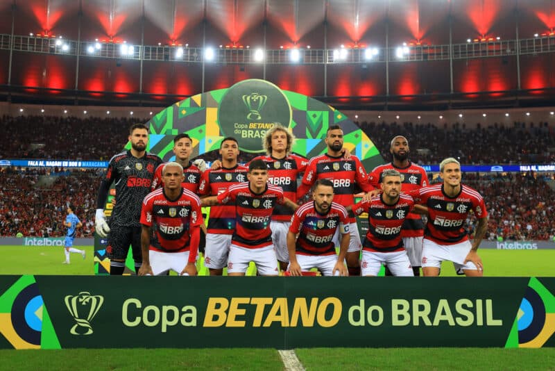 Time do Flamengo antes de enfrentar o Athletico-PR pela Copa do Brasil; saída de Vidal e as últimas notícias