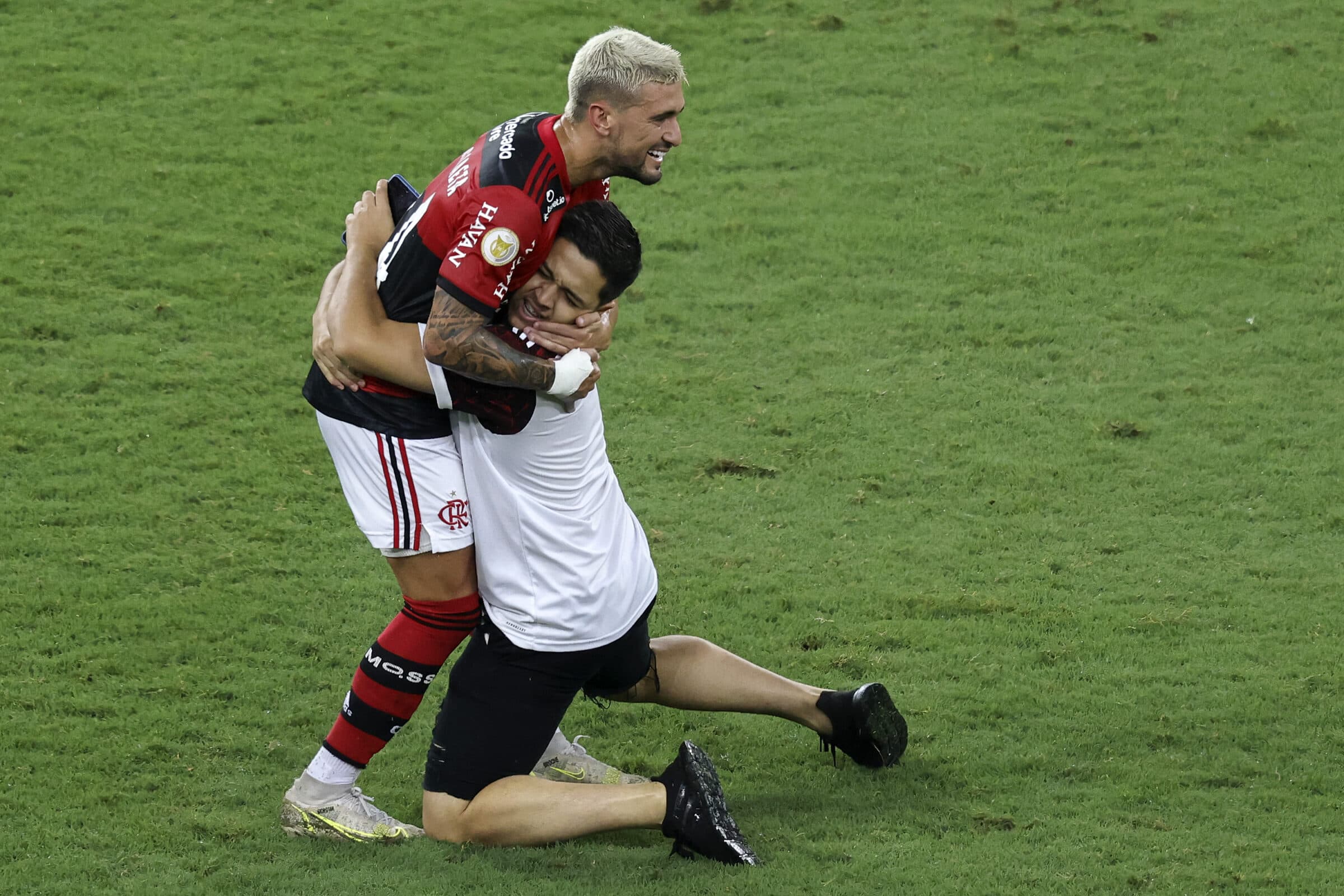 Arrascaeta comenta relação com o Flamengo e torcedores