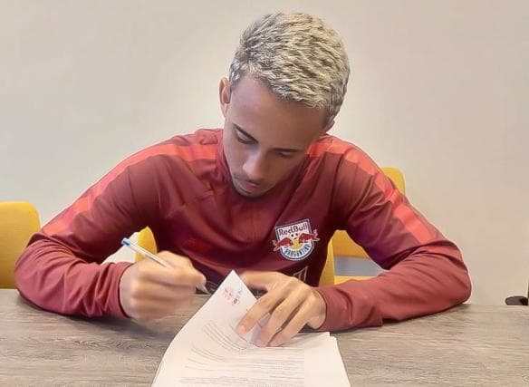 Matheus Gonçalves assina contrato com Bragantino e é destaque em estreia