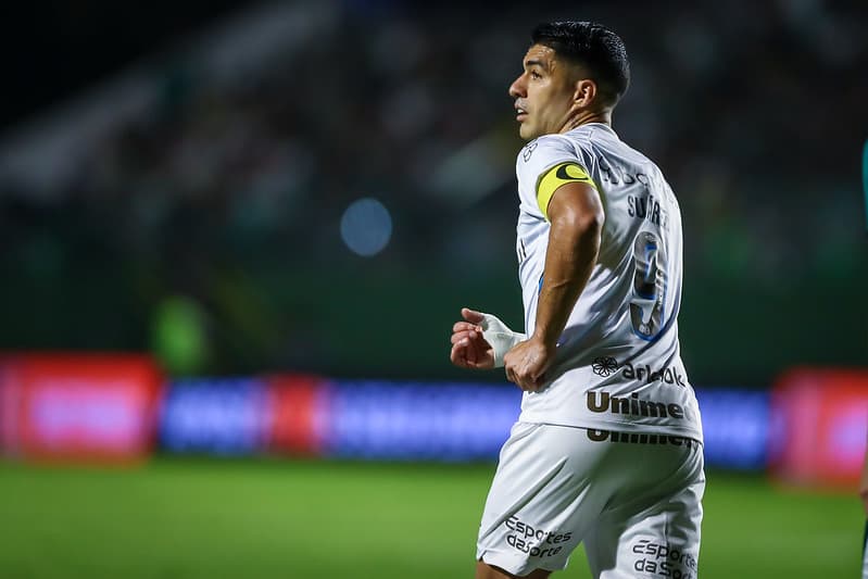 Grêmio evita derrota no fim, mas não consegue ultrapassar Flamengo no Brasileirão