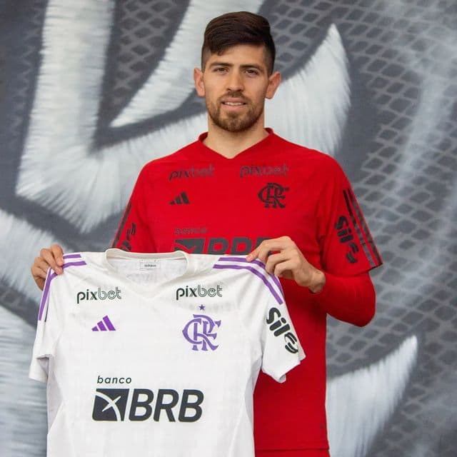 Se adaptando e deslumbrado, Rossi volta a falar do Flamengo: 'Experiência única'