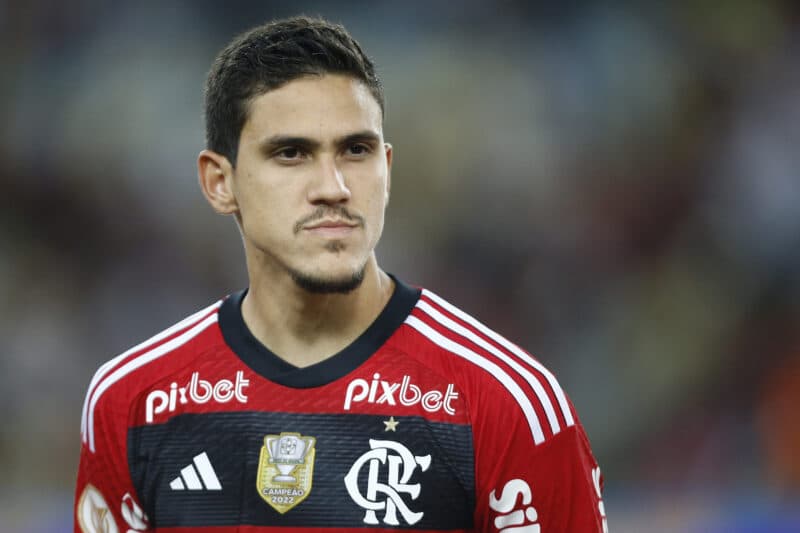 Pedro em jogo do Flamengo; Falso Nove defende venda do atacante ao Zenit