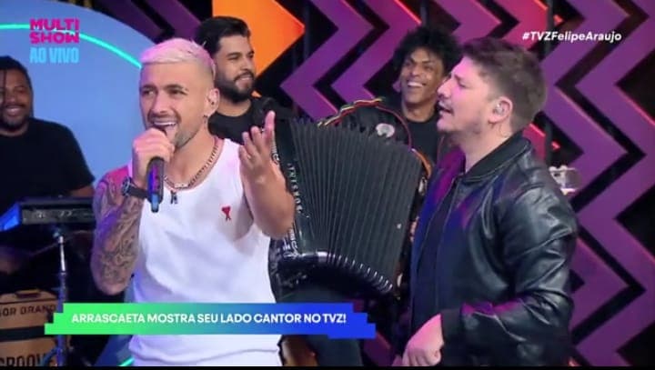 Arrascaeta canta no Multishow