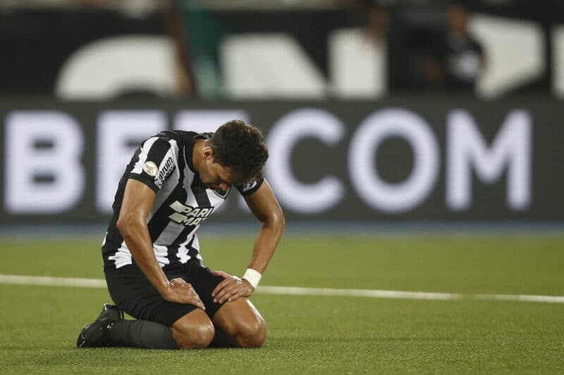 Botafogo vence Internacional no Brasileirão