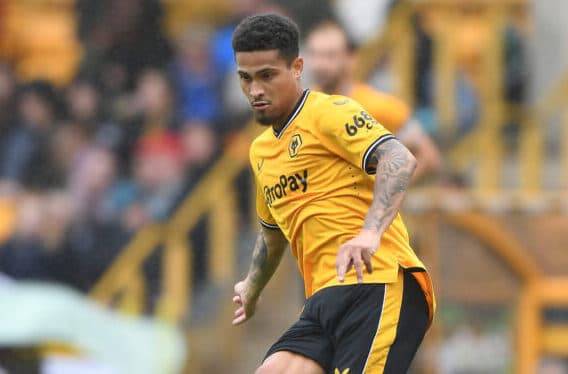 João Gomes em campo pelo Wolverhampton