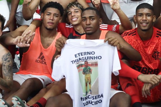 Lorran homenageia Thiaguinho após vitória do Flamengo