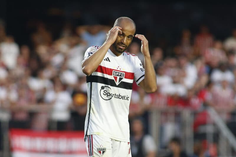 Lucas Moura em campo pelo São Paulo; atleta falou que voltou ao clube para conquistar Copa do Brasil