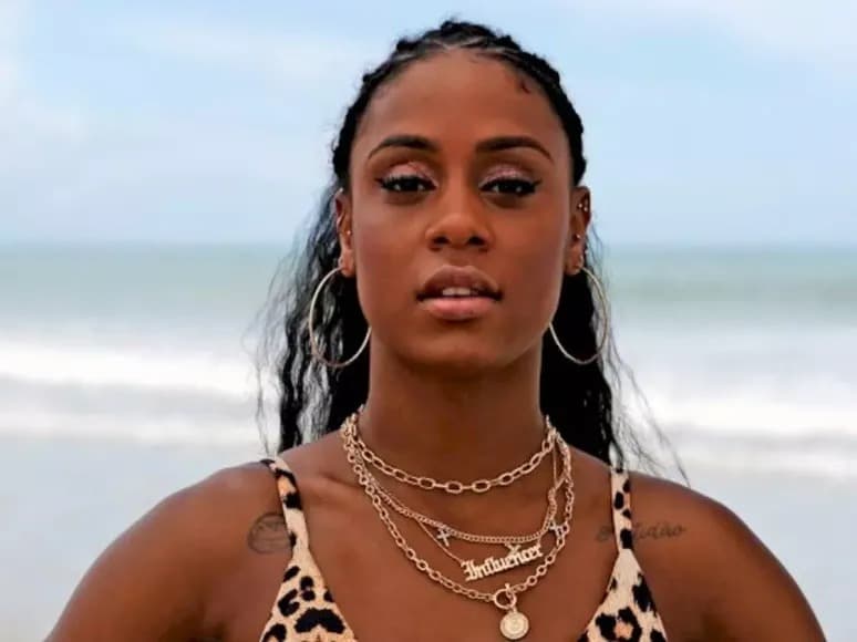 MC Rebecca beijou Matheuzinho, do Flamengo, na festa de Gabigol