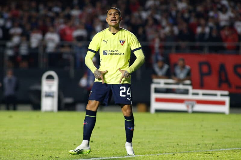 Paolo Guerrero zomba do São Paulo