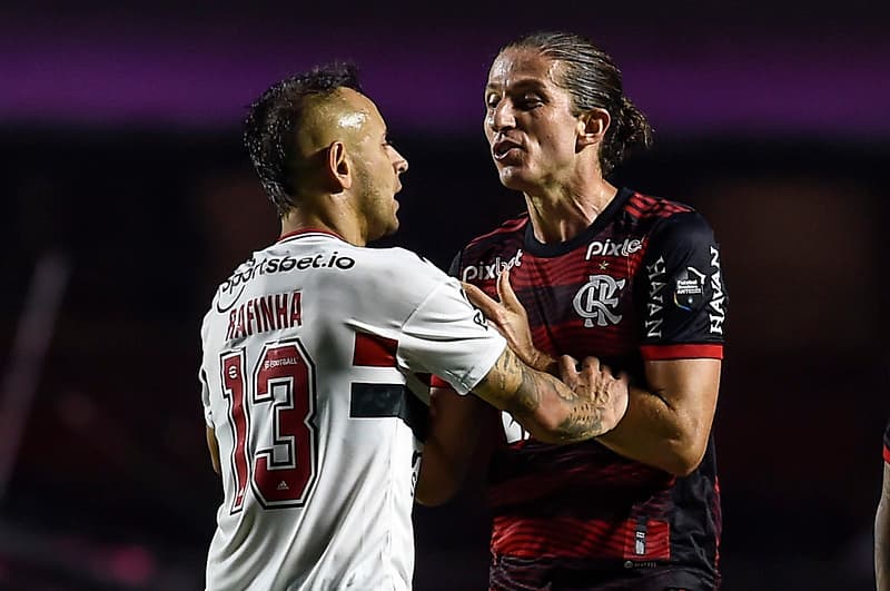 Rafinha não vai estar disponível para próximo jogo entre Flamengo e São Paulo pelo Campeonato Brasileiro 2023
