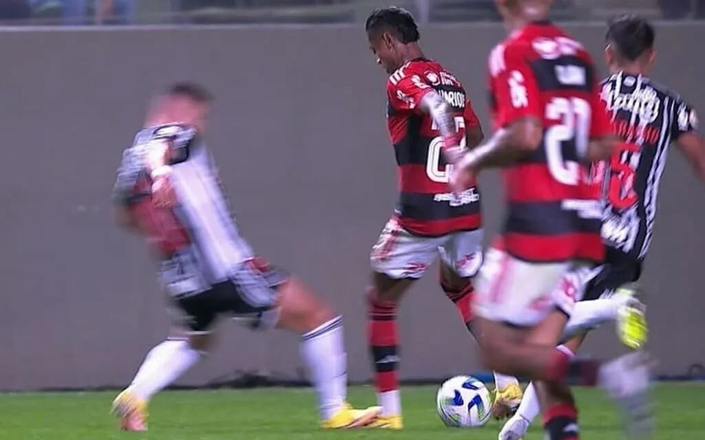 Seneme entende que houve falta em Bruno Henrique em Flamengo x Atlético-MG, mas defendeu marcação de campo do árbitro em vídeo da CBF
