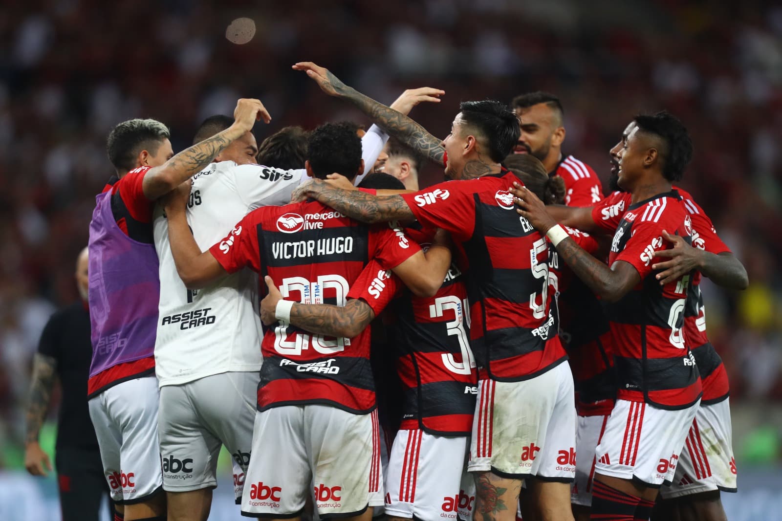 Rômulo Mendonça narra comemoração de gol do Flamengo contra o Grêmio de forma inusitada