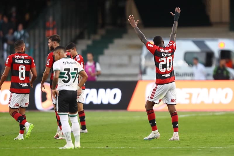 Gerson fez o gol da vitória do Flamengo sobre o Coritiba, por 3 a 2