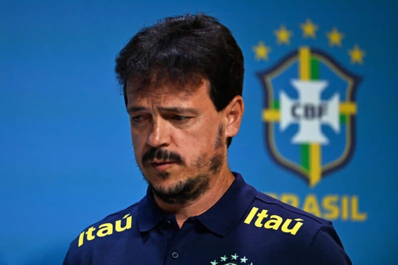 Diniz não convocou Paquetá, ex-Fla para a Seleção por investigações recentes com apostas. Mesmo assim, Antony, acusado de agredir ex-namorada, está na lista